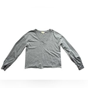 Nation LTD Women’s v neck cropped long sleeve shirt medium gray Peruvian cotton